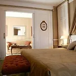 Carlton Boutique Hotel