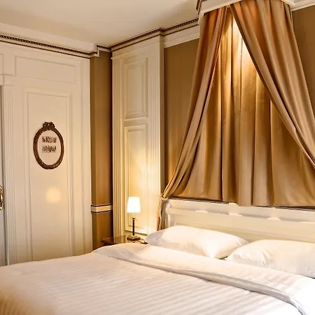 Carlton Boutique 4*