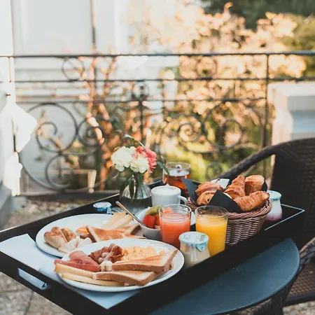 Carlton Boutique 4*