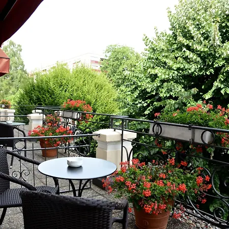 Carlton Boutique Hotel 4*