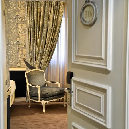 Hotel Carlton Boutique 4*