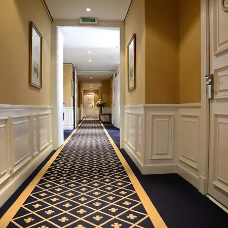 Carlton Boutique 4*