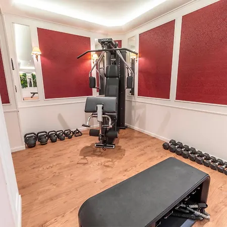 Carlton Boutique 4*
