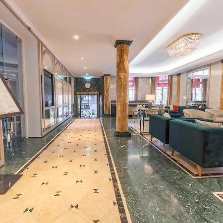 Carlton Boutique Hotel