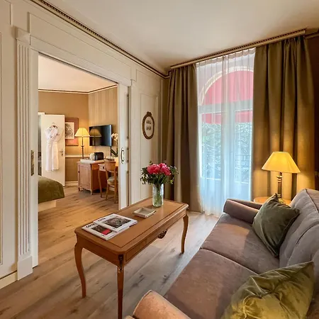 Carlton Boutique מלון 4*