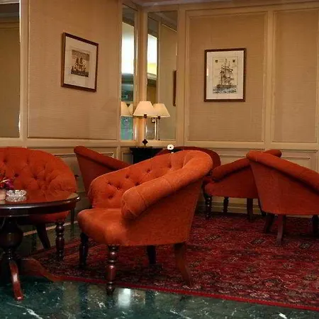 Carlton Boutique 4*