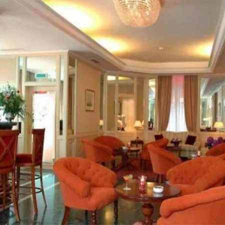 Carlton Boutique 4*