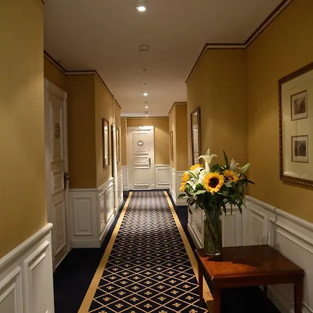 كارلتون البوتيكي