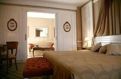 Carlton Boutique Отель