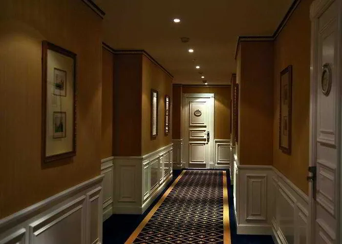 Carlton Boutique Отель