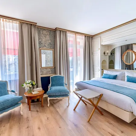 Carlton Boutique Hotel